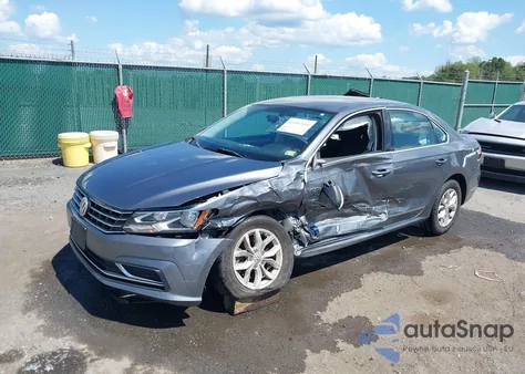 2017 Volkswagen Passat 1.8T S z USA, uszkodzony, nr VIN 1VWAT7A31HC029219